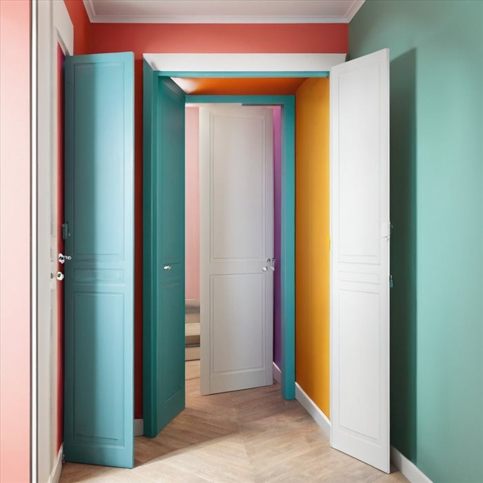 Peindre un couloir : astuces pour éviter la surcharge