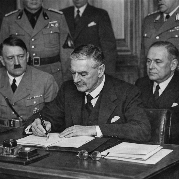 Neville Chamberlain et les accords de Munich : comprendre le lien